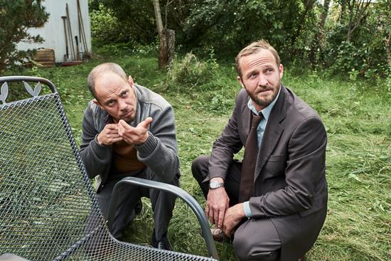 Andreas Kawert (Maximilian Brckner) und sein Kollege Stentner (Antonio Wannek)